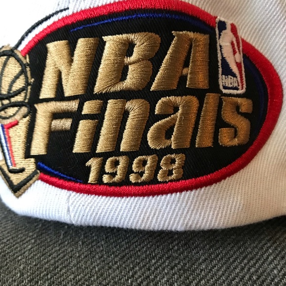 Mitchell and Ness red/white Chicago Bulls 1998 NBA finals snapback BRAND NEW - Picture 4 of 6